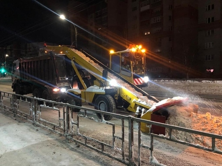 За минувшие выходные из Вологды вывезли более 15 тысяч кубометров снега