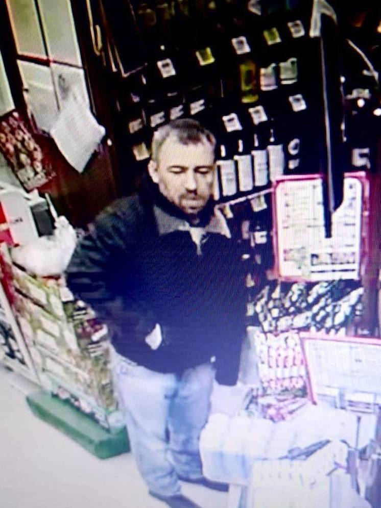 Полиция Иркутска ищет мужчину, купившего алкоголь и розы за чужой счёт