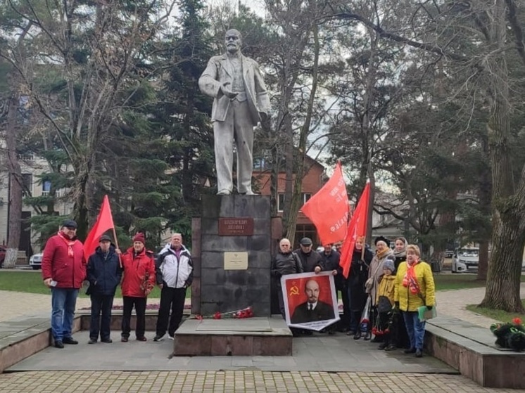 Кубанские коммунисты и сторонники КПРФ отметили 100-летие со дня смерти Владимира Ленина