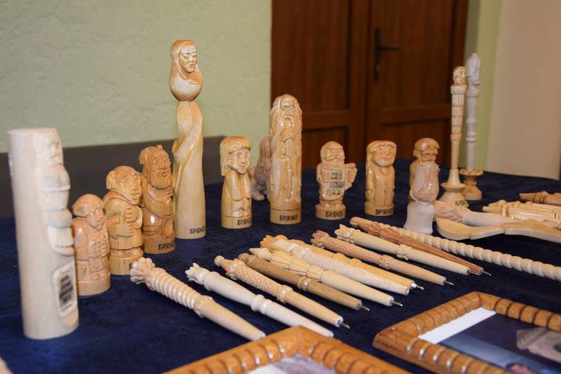 здание лесхоза брянск володарский район. дк володарский район брянск. дом творчества брянск володарский. володарская администрация брянск. детская площадка для пятиэтажки.