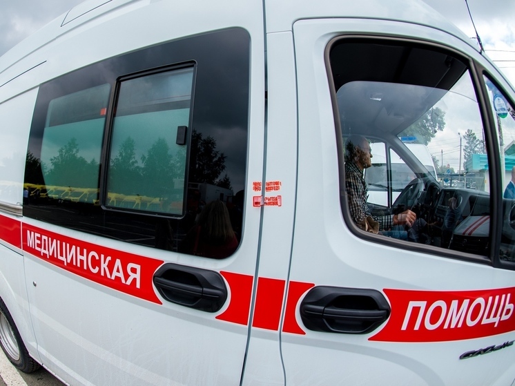 В Челябинске неизвестные избили и ограбили случайного прохожего