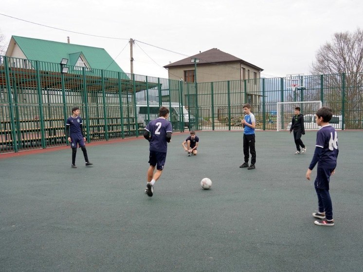 В Сочи при поддержке депутата ЗСК Анны Невзоровой открылась многофункциональная спортивная площадка в селе Веселое