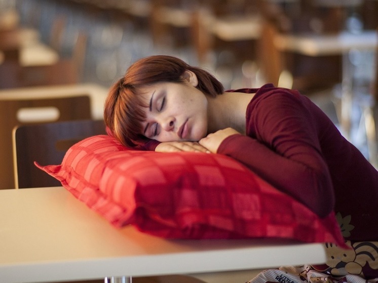 Ученые объяснили причины непреодолимой сонливости зимой: как с ней бороться