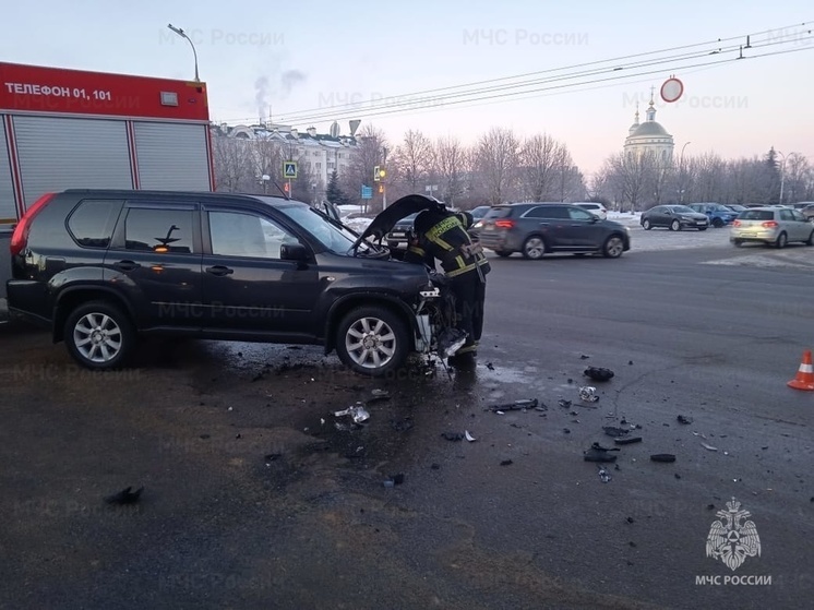 В Орле на переулке Воскресенский столкнулись несколько авто