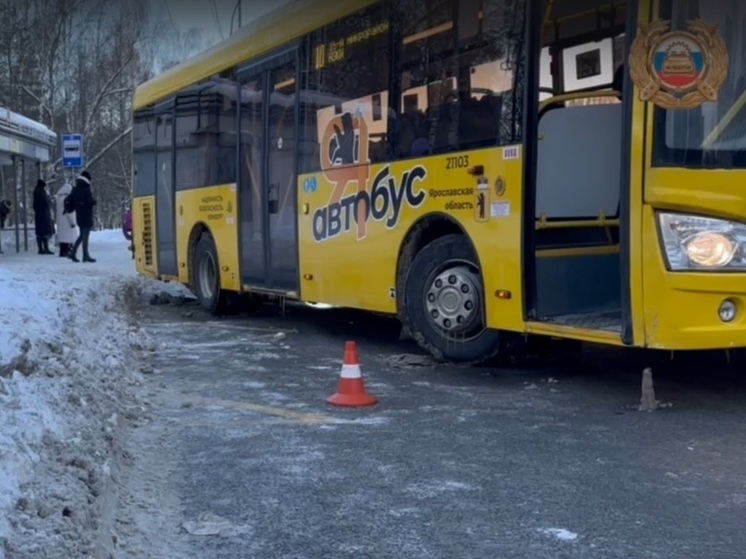 В Ярославле водитель желтого автобуса насмерть сбил грузчика