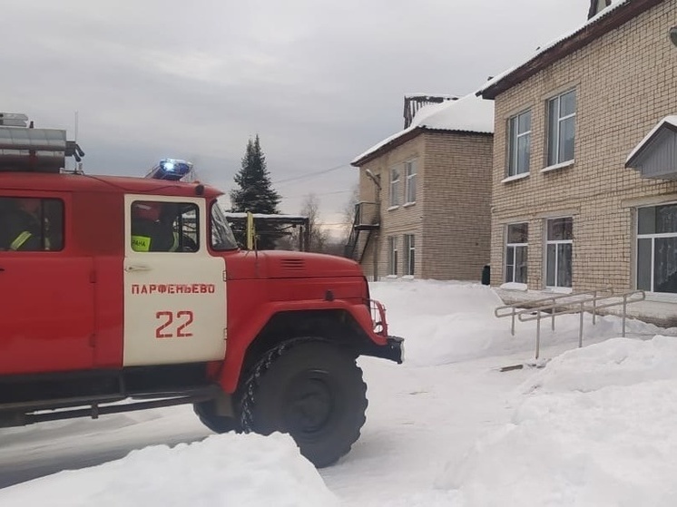Костромские пожарные порадовали воспитанников детского сада