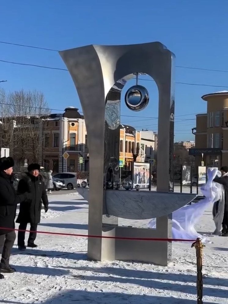 На площади Революции Улан-Удэ установили стелу Великому чайному пути