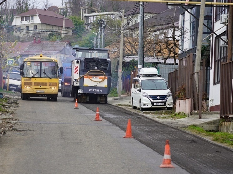В Адлерском районе Сочи стартовал ремонт дорог