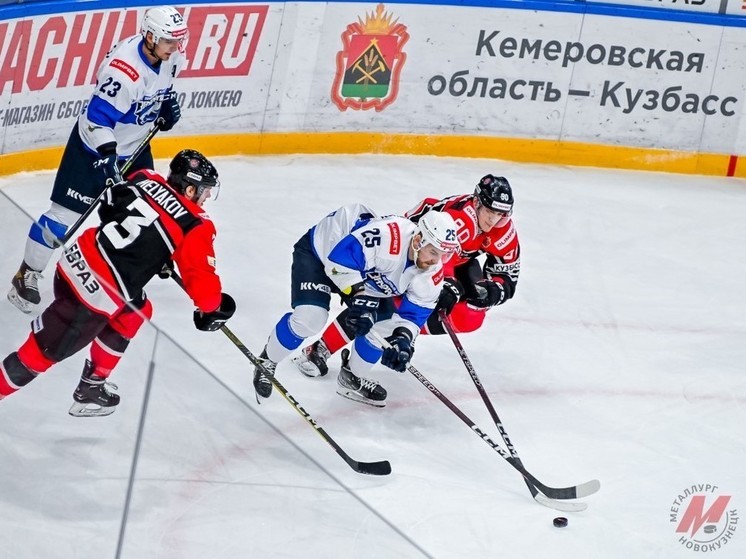 Третью кряду победу одержал хоккейный «Металлург» в матче с «Зауральем»
