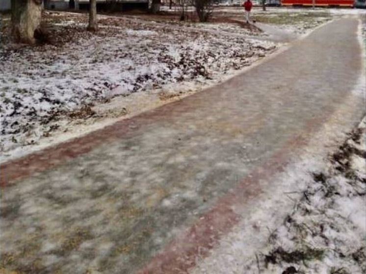 На скользкие дороги пожаловались жители Орла