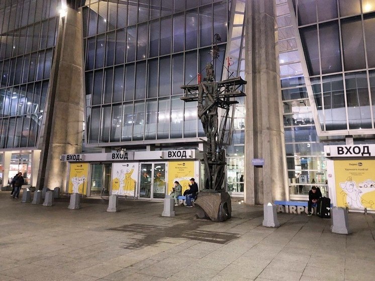 В Петербурге 22 рейса отправили на запасной аэродром из-за ураганного ветра