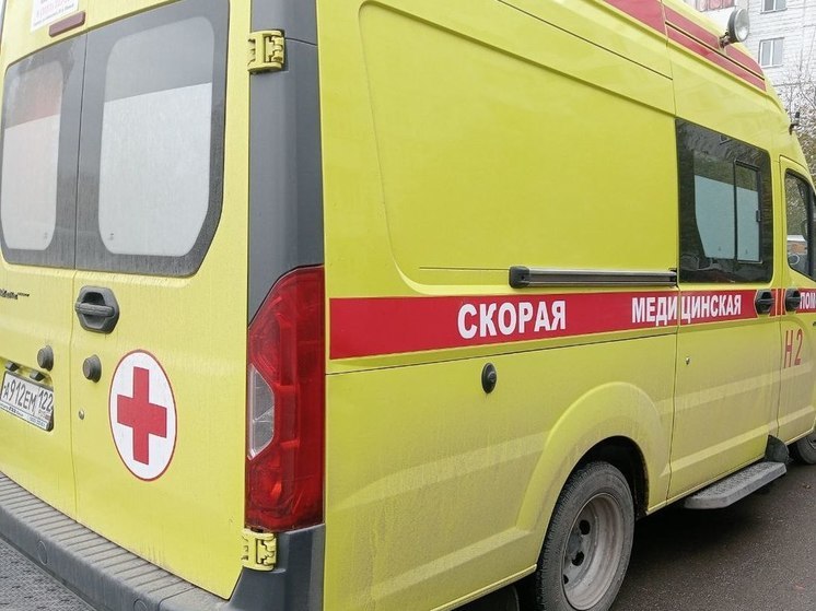 В Барнауле мужчина выпал из окна многоэтажного дома