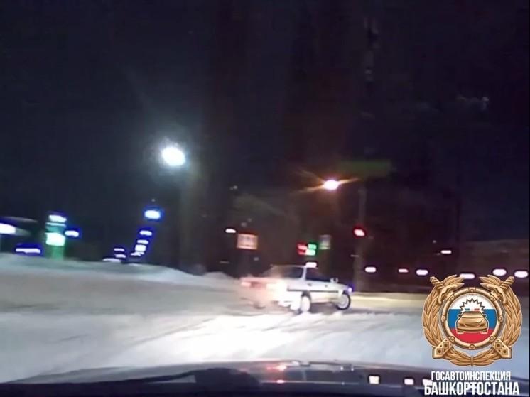 В Башкирии пьяный водитель попытался скрыться от автоинспекторов
