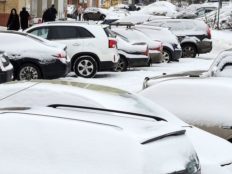 В Подмосковье подросток разбил припаркованный у дома автомобиль