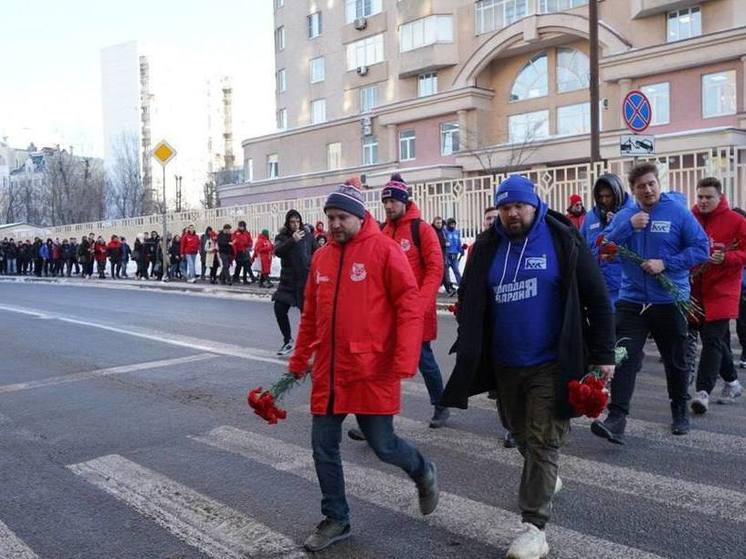 Пятьсот московских активистов почтили память погибших при обстрелах в Донецке