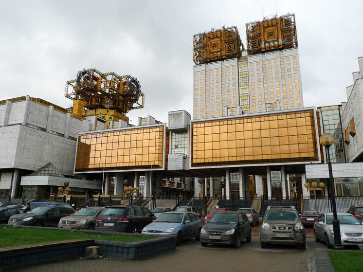 Здание на Ленинском проспекте, 32, не ремонтировали более 30 лет