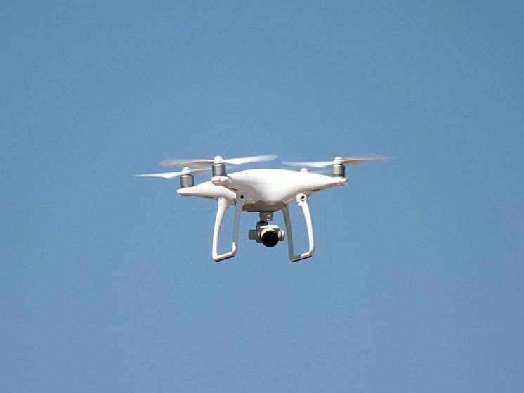 Дрон-камикадзе ВСУ повредил автомобиль в Белгородской области