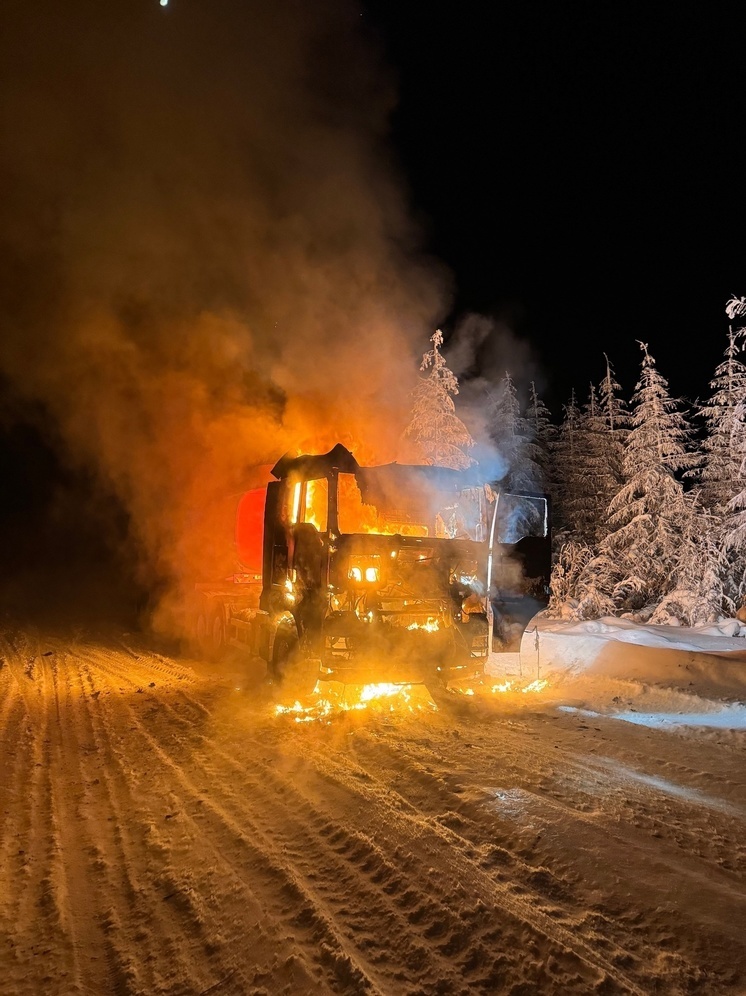 Путешественник из Твери с друзьями потушили горящий бензовоз и спасли водителя в Якутии
