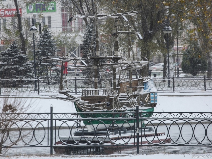 В Астрахани лед угрожает жизни горожан