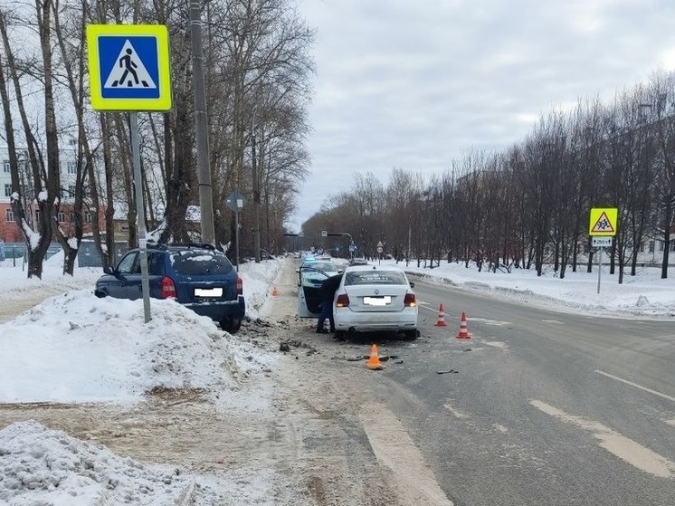 Пассажира госпитализировали после столкновения двух иномарок на улице Беляева в Вологде
