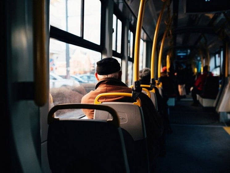 В Волгограде водитель маршрутки напал на жену участника СВО с детьми