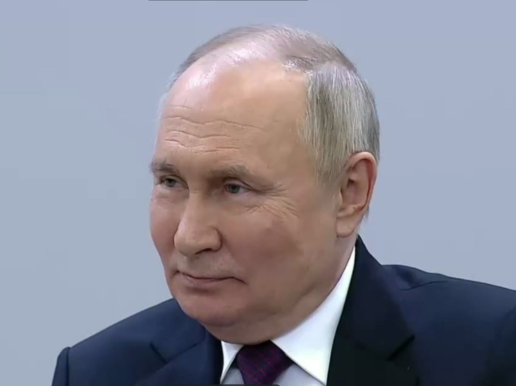 Владимир Путин официально дал старт Году семьи в России