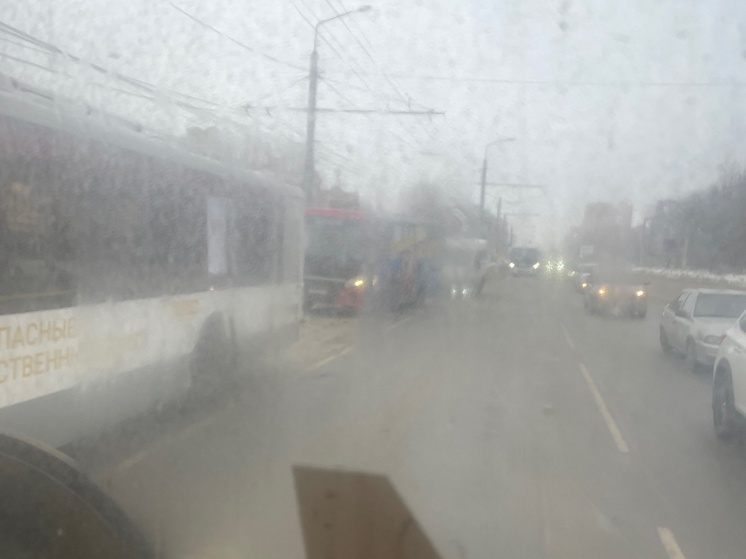 На Касимовском шоссе в Рязани столкнулись автобус и маршрутка