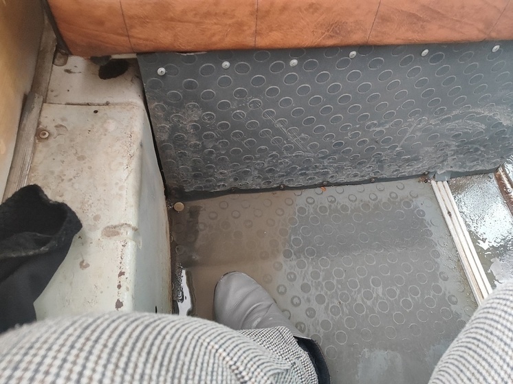 В Оренбурге жители жалуются на грязь в автобусах