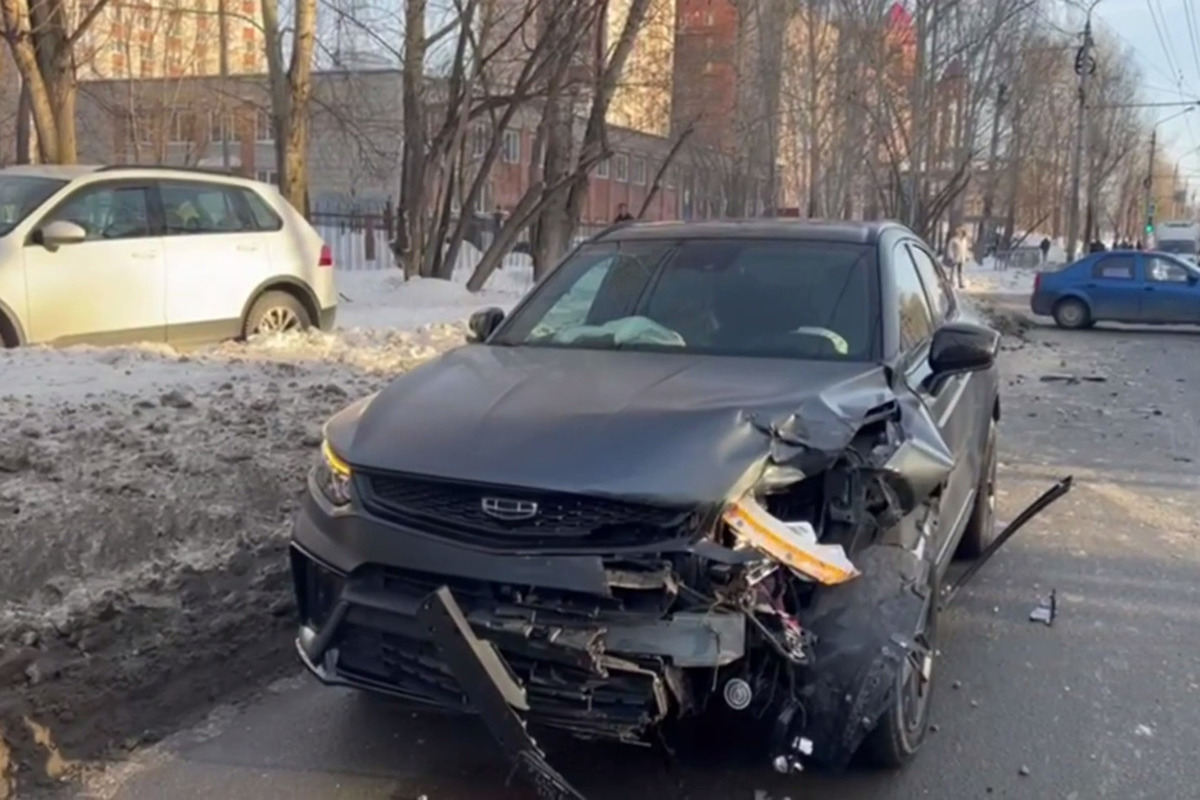 Полиция сообщила подробности аварии с несколькими авто в Томске - МК Томск