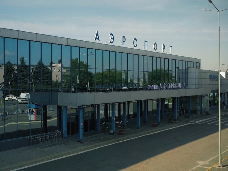 В аэропорту Омска задержали дебошира, устроившего скандал на борту самолёта
