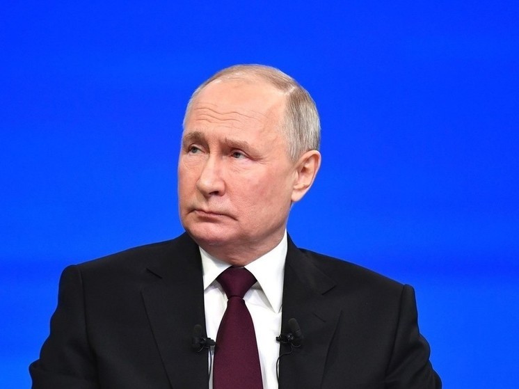 Путин: многодетная семья — это опора страны