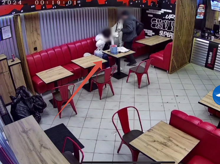 Парня и девушку подозревают в краже куртки у сотрудницы кафе