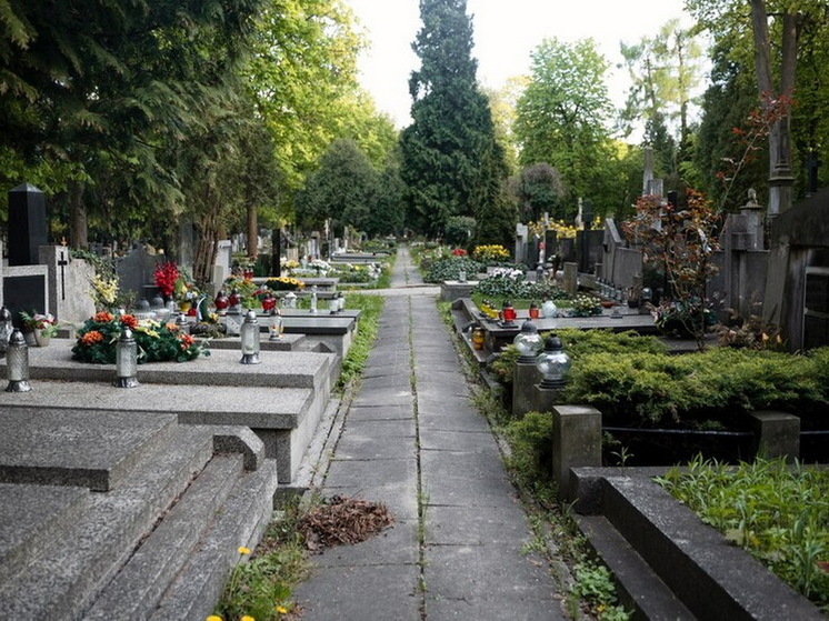 Е1.RU: Рабочий уральского кладбища рассказал, как нашел спрятанные тела в могиле