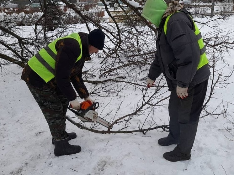 В Краснодаре коммунальщики продолжают бороться с последствиями непогоды