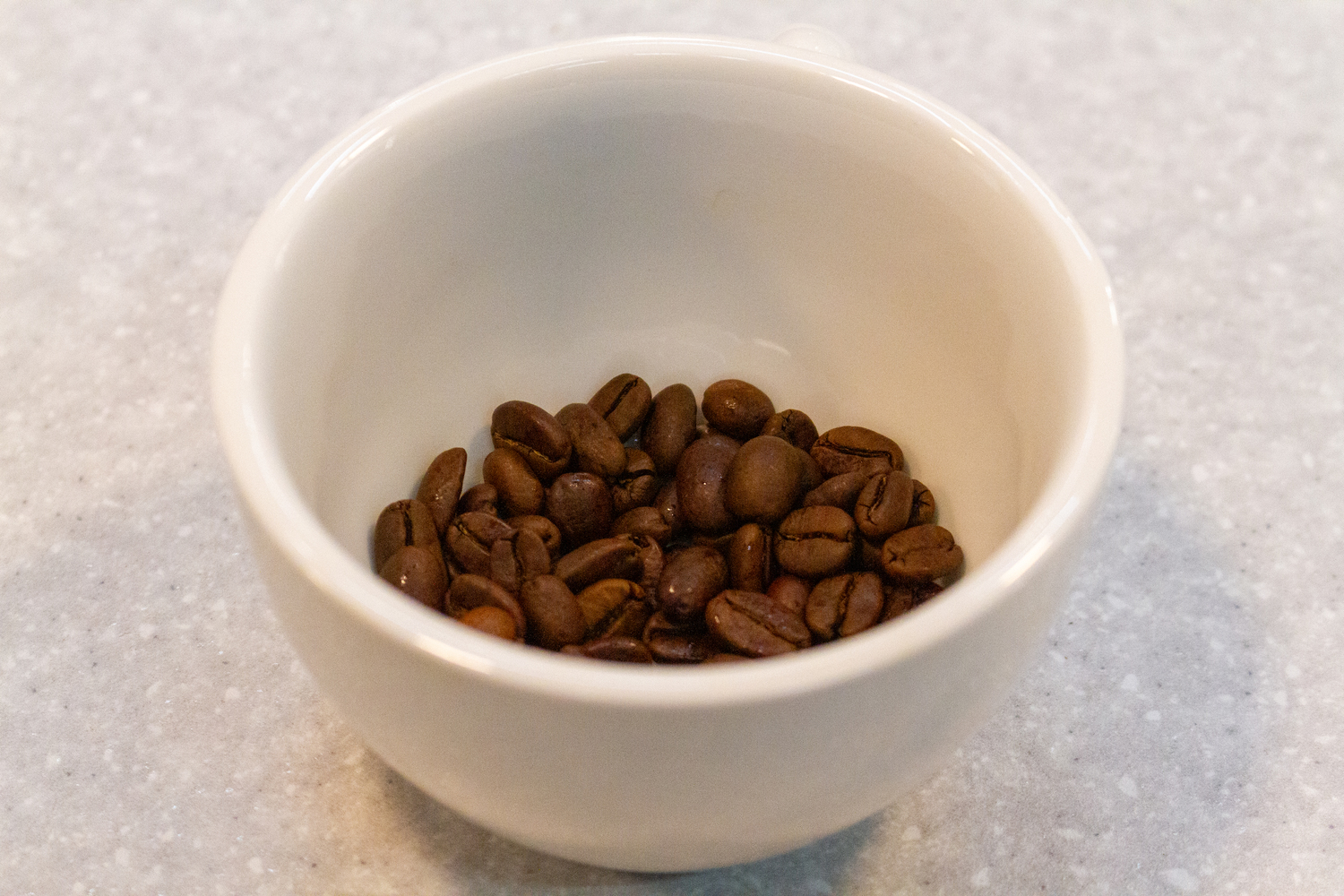 Откуда берется кофе в кофейнях Хабаровска, кто отвечает за качество напитка: ответ в нашем фоторепортаже