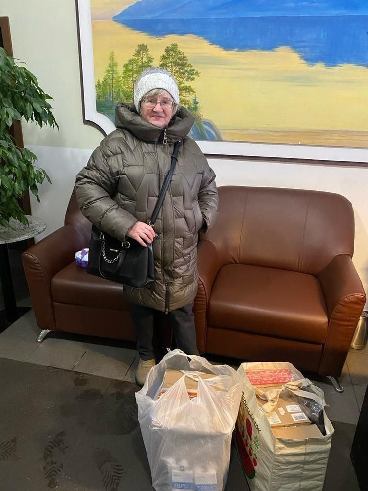 Жительница Москвы передала для военнослужащих из Бурятии теплые носки и пароварку