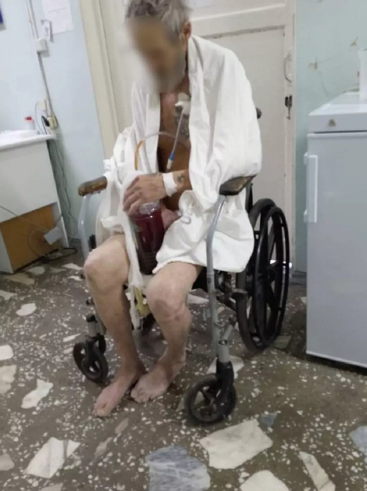В больнице Минусинска полуголого пенсионера оставили в коридоре после операции