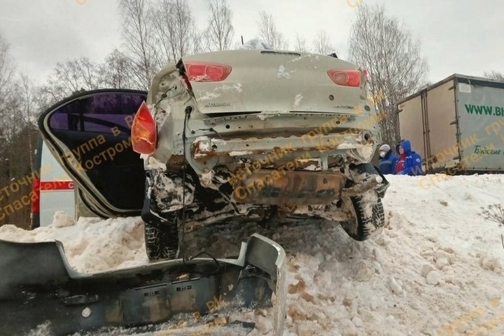 Костромские трагедии: водительница «Мицубиси» погибла в столкновении с грузовиком