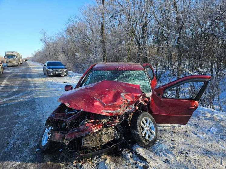 На трассе в Воронежской области при лобовом столкновении двух машин погибла автоледи