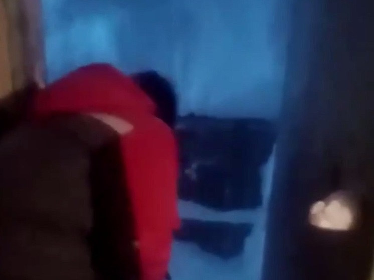 Снегопад замуровал жителей многоэтажек в Южно-Сахалинске