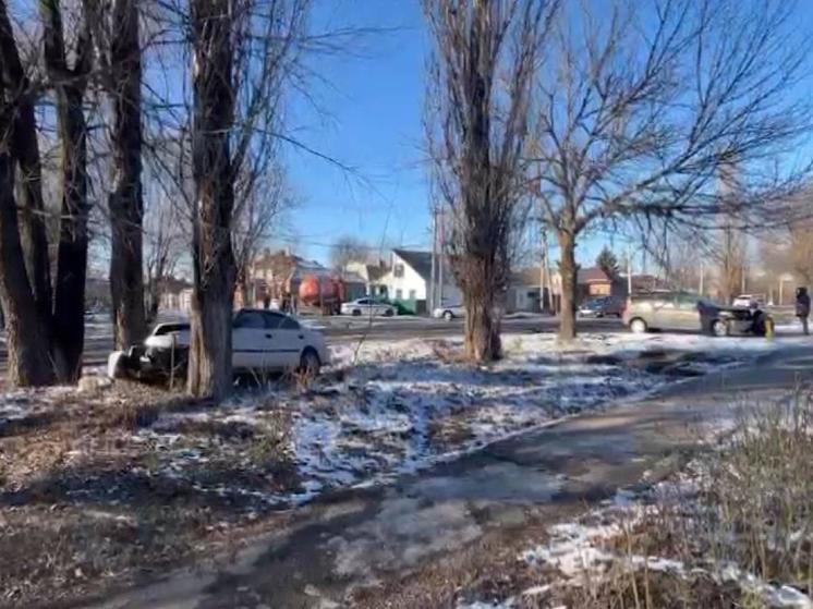 Три человека получили травмы в ДТП в Батайске
