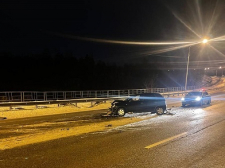Под Белгородом «Oпель» влетел в металлическое ограждение