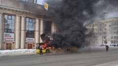  В Ижевске сгорел пассажирский автобус: видео тушения пожара