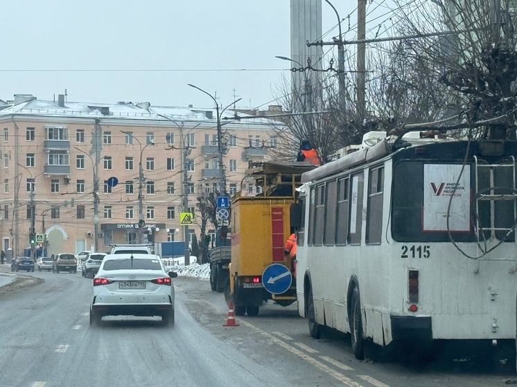 На Первомайском проспекте в Рязани произошёл обрыв троллейбусной линии