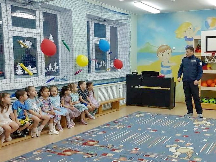 Главный госавтоинспектор Тазовского отправился в детский сад