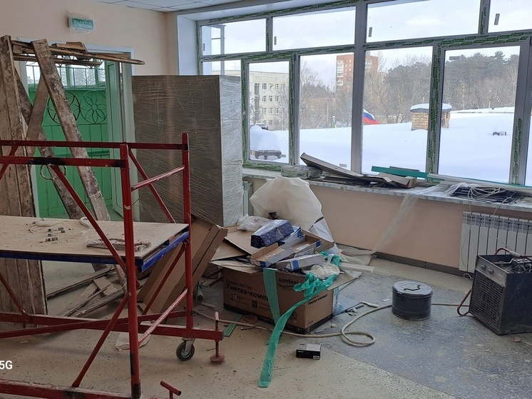 Зареченцам рассказали о ходе ремонта школы №220