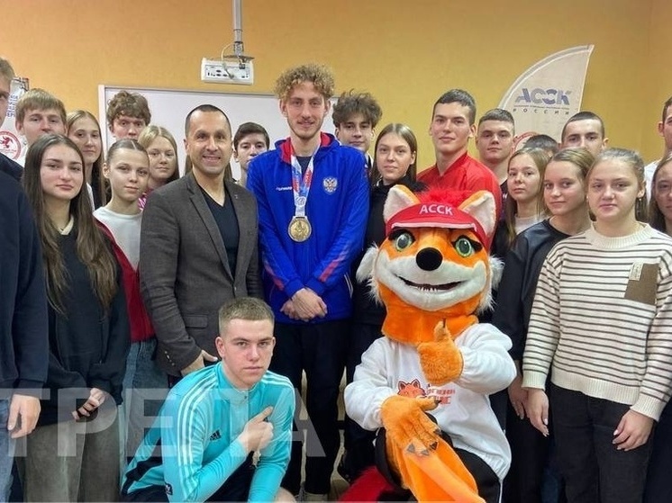 Чемпион Илья Бородин провел зарядку для брянских студентов
