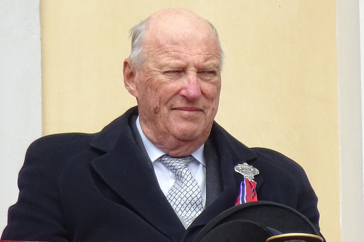 Мир королей копии. Династия тюдоров елизавета йоркская. Чарльз и камилла король и королева. Сколько лет королю 3. Петр был провозглашен царем.