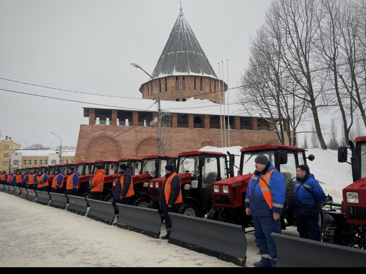 Смоленск получил 15 единиц новой снегоуборочной техники