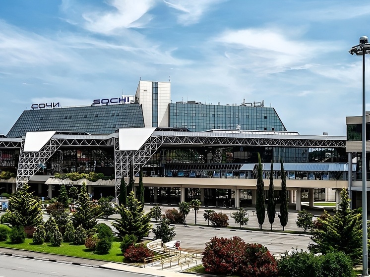 Аэропорт Сочи временно не принимает и не выпускает самолёты